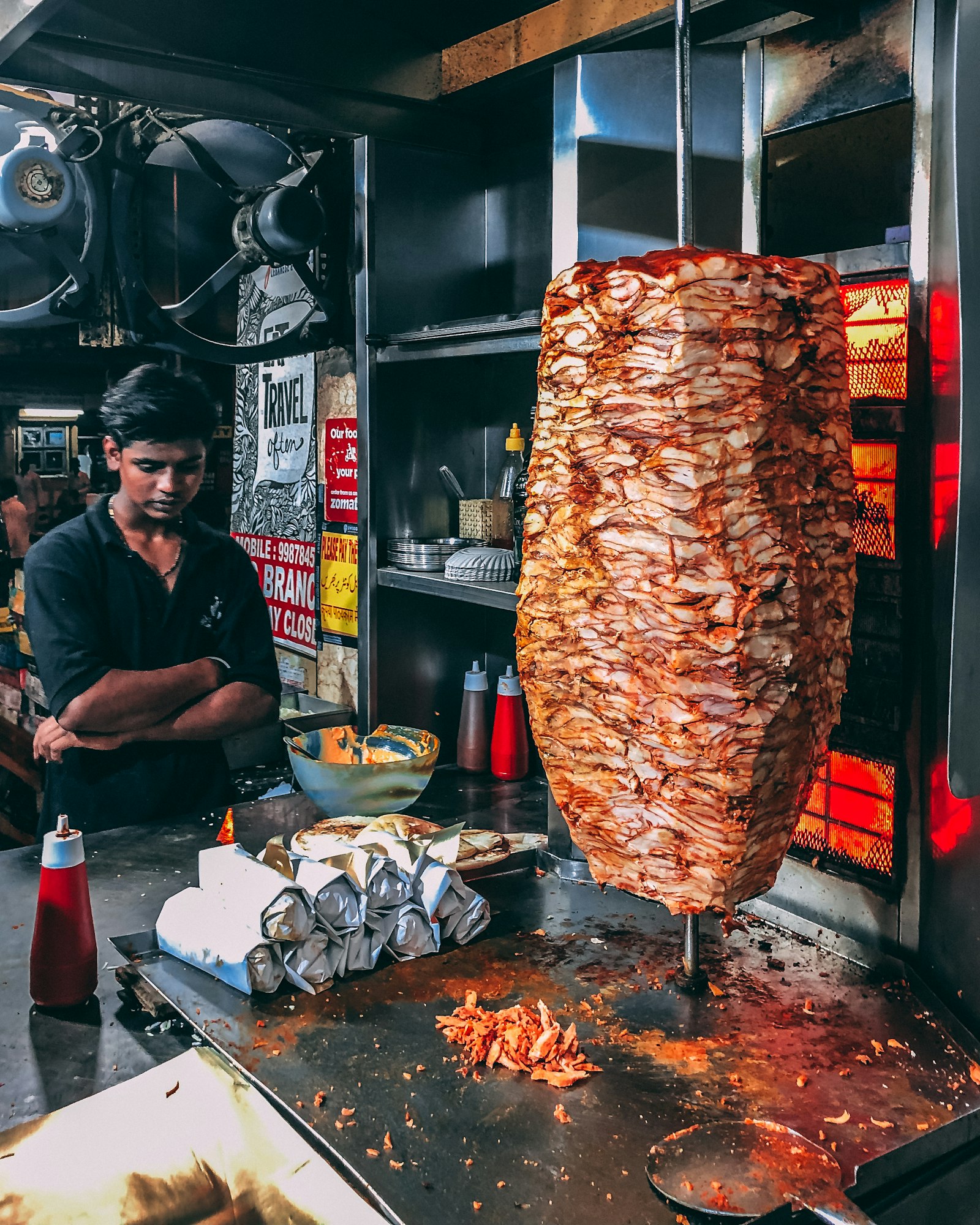 Kebab dengan lelehan keju dan isian daging melimpah